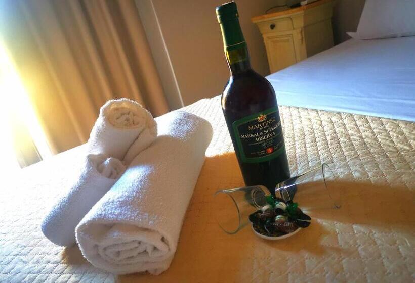 اتاق لوکس با چشم‌انداز باغ, Kite Hub Lo Stagnone