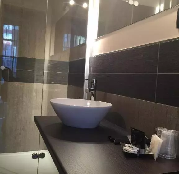 استودیوی لوکس, Adalesia Hotel & Coffee