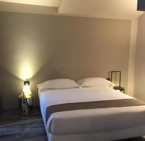 استودیوی لوکس, Adalesia Hotel & Coffee