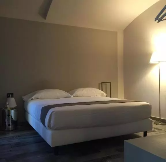 استودیوی لوکس, Adalesia Hotel & Coffee