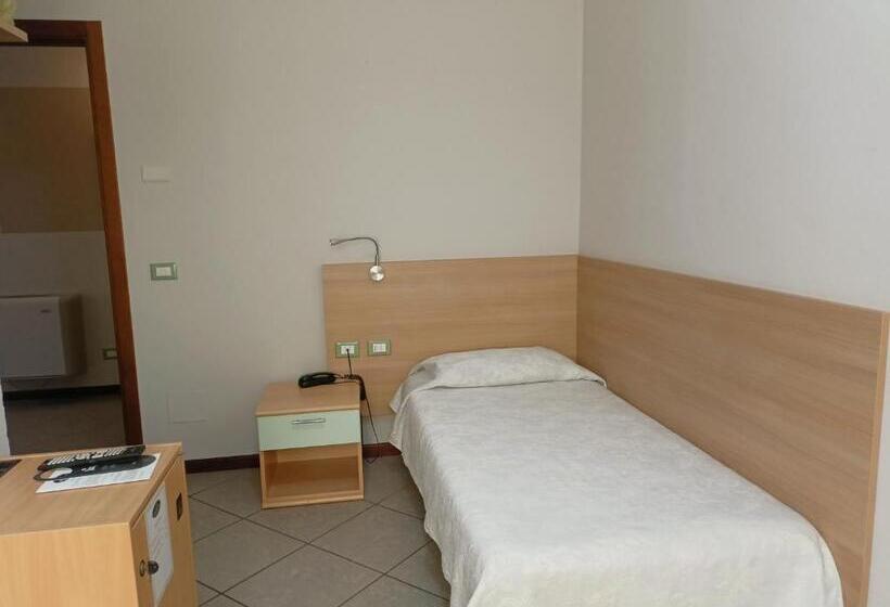 חדר סטנדרט יחיד, Ariston Imperial