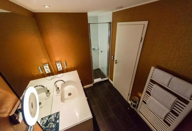 Comfort Yhden Hengen Huone, Business & More Self Check In