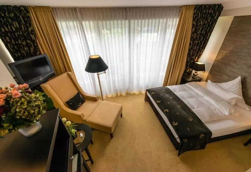 Comfort Yhden Hengen Huone, Business & More Self Check In