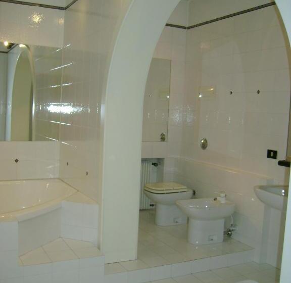 스탠다드 룸, Ezzelino