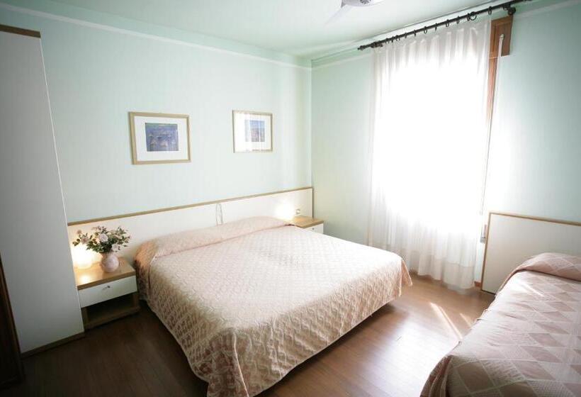 스탠다드 룸, Ezzelino