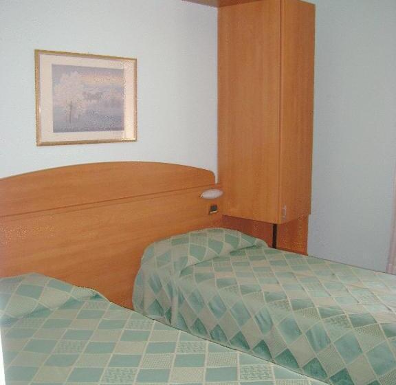 スタンダードルーム, Ezzelino