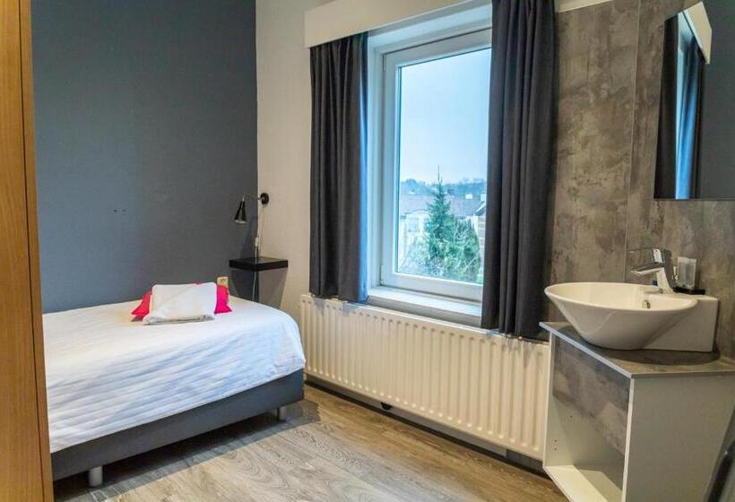 חדר סטנדרט לשלושה, Huis Ter Geul