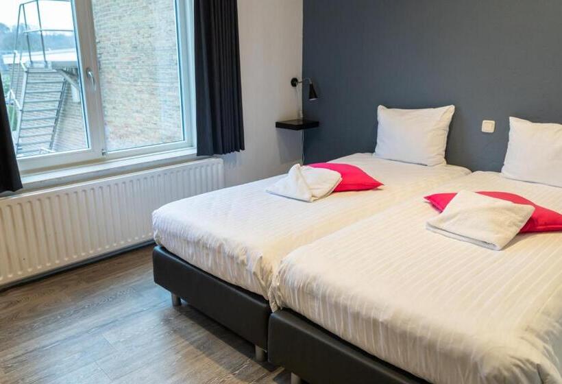 חדר סטנדרט לשלושה, Huis Ter Geul