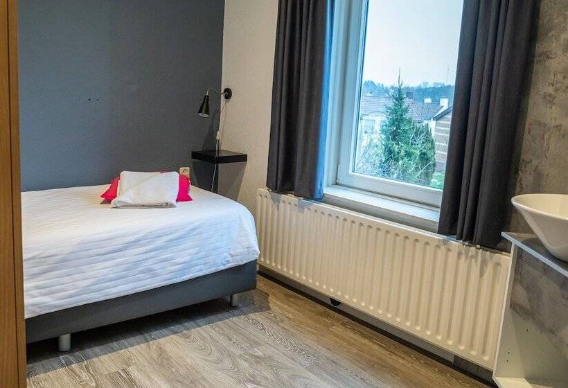 חדר סטנדרט לשלושה, Huis Ter Geul