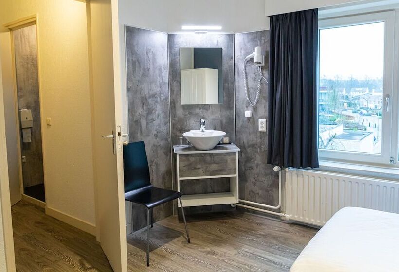 חדר סטנדרט לשלושה, Huis Ter Geul