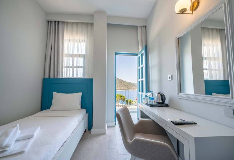 غرفة عائلية, Kas Marin