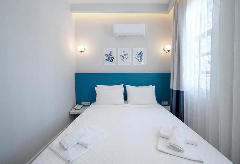 غرفة قياسية مطلّة علي الحديقة, Kas Marin