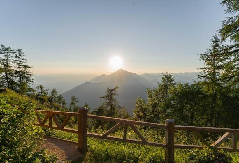 اتاق استاندارد با بالکن, Krvavec