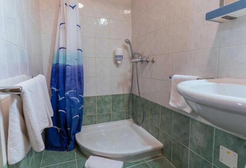 اتاق استاندارد چهار تخته, Krvavec