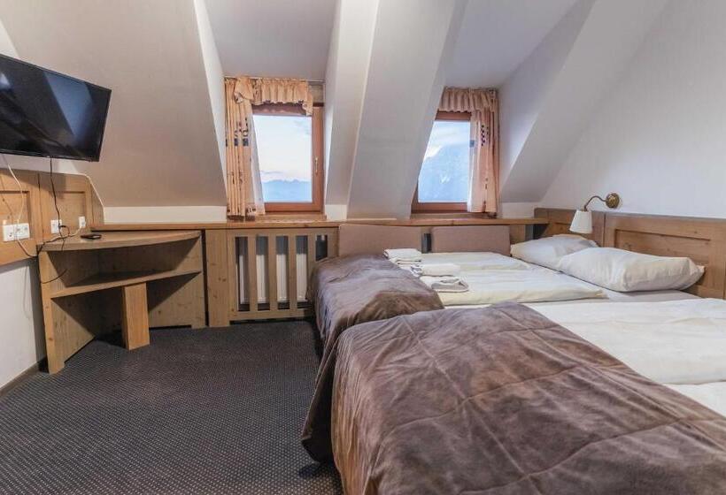 اتاق استاندارد چهارنفره با بالکن, Krvavec