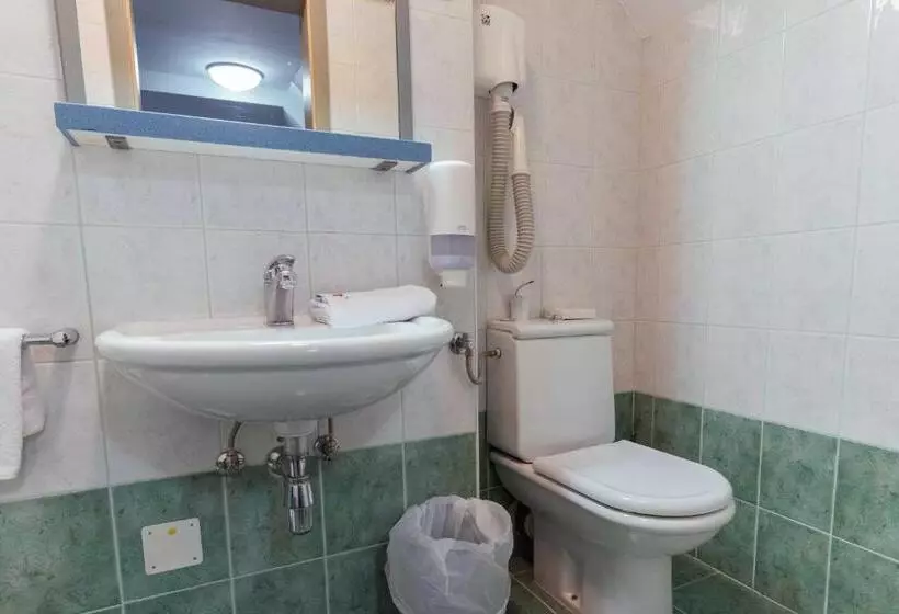 اتاق استاندارد چهارنفره با بالکن, Krvavec