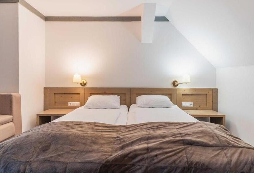 اتاق خانوادگی, Krvavec