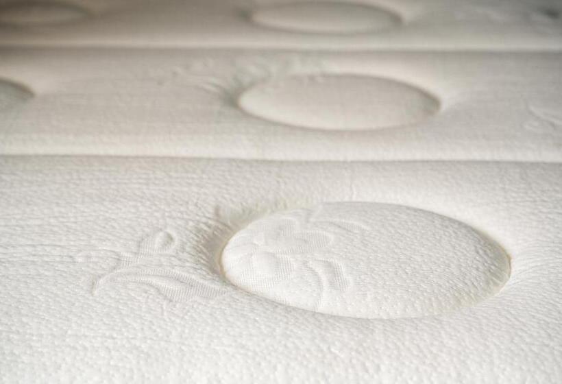 غرفة عائلية مطلّة علي الجبل, L Outa Hotel Restaurant