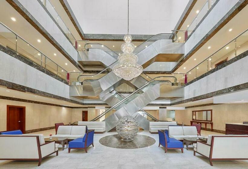 סוויטה, Makarem Al Bait Al Azizia