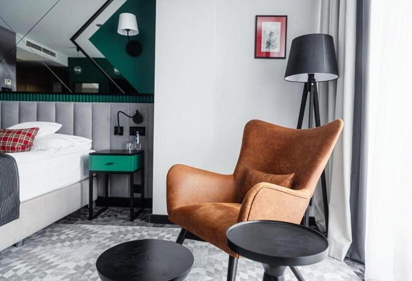 اتاق لوکس با چشمانداز, Rysy Boutique