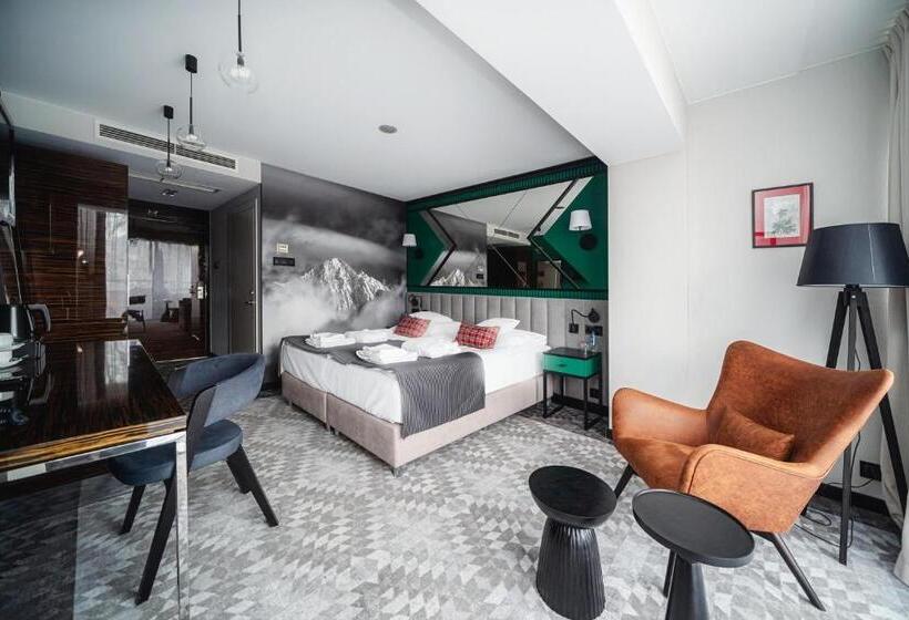 اتاق لوکس با چشمانداز, Rysy Boutique