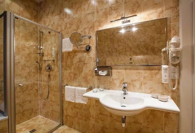 اتاق سوپریور سه تخته, Tyn Yard Residence