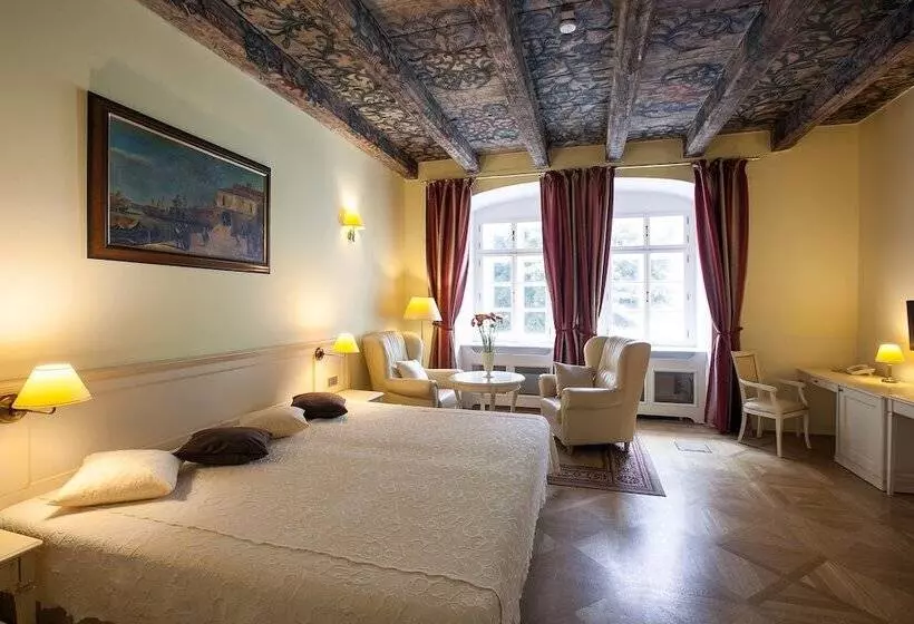اتاق سوپریور سه تخته, Tyn Yard Residence