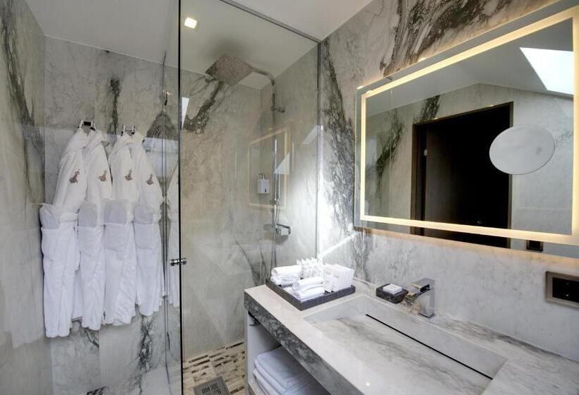 דירת חדר, The Lamp Hotel & Spa