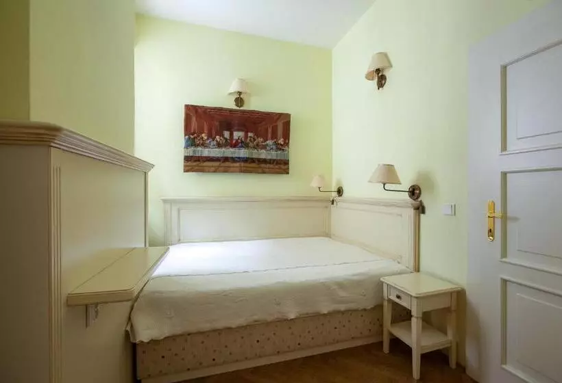 اتاق سوپریور سه تخته, Tyn Yard Residence