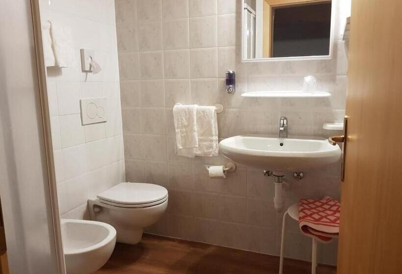 四人标准间, Villa Adria B&b