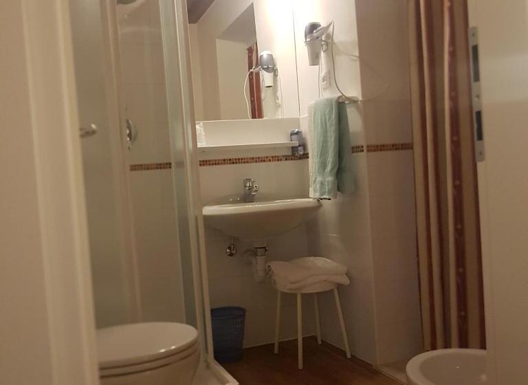 经济房, Villa Adria B&b