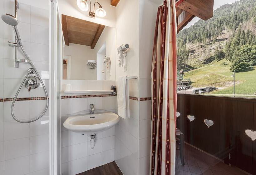 标准间带山景, Villa Adria B&b