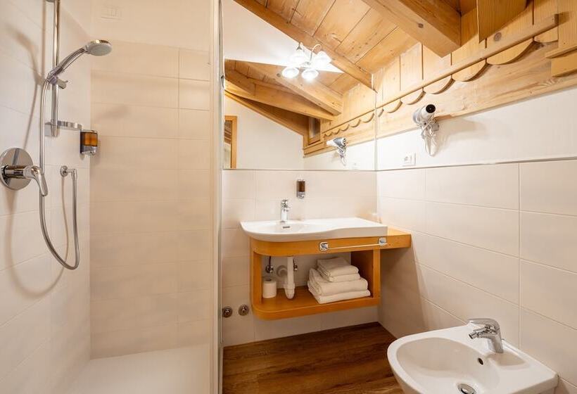 标准间带山景, Villa Adria B&b