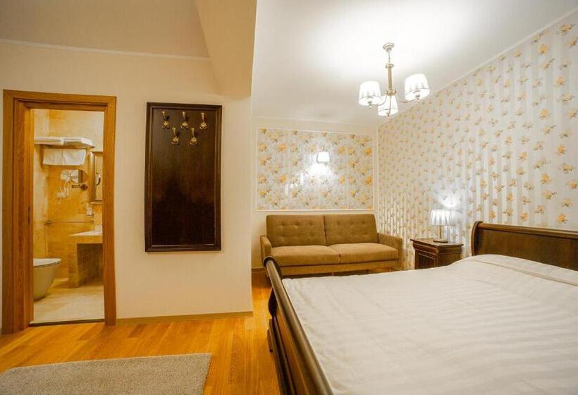 חדר סטנדרט לשלושה עם נוף לגינה, Imperial