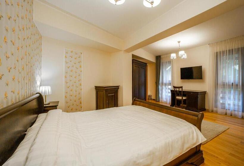 חדר סטנדרט לשלושה עם נוף לגינה, Imperial