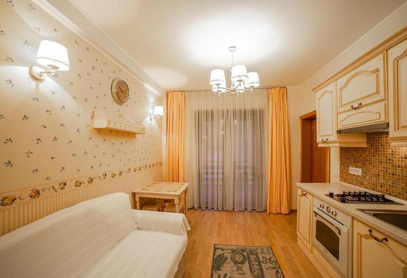 סוויטה משפחתית, Imperial