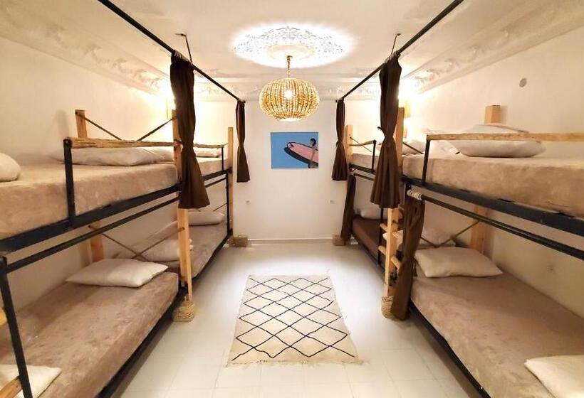 سرير فى غرفة مشتركه, Kekai Surf House