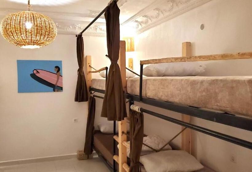 سرير فى غرفة مشتركه, Kekai Surf House