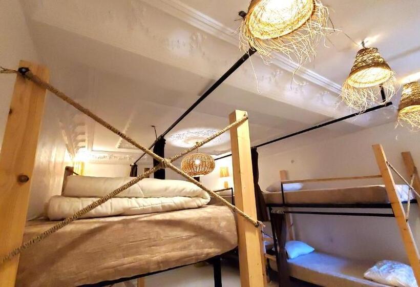 سرير فى غرفة مشتركه, Kekai Surf House