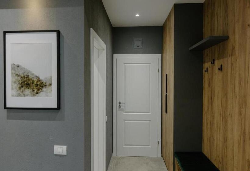 标准间, Muntele Mic