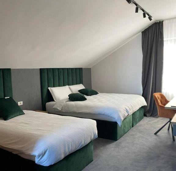 标准三人间, Muntele Mic