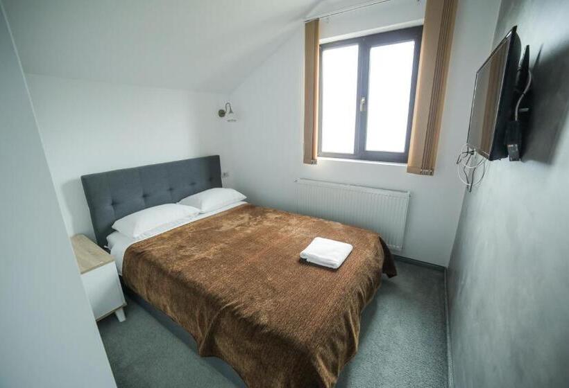 基本间, Muntele Mic