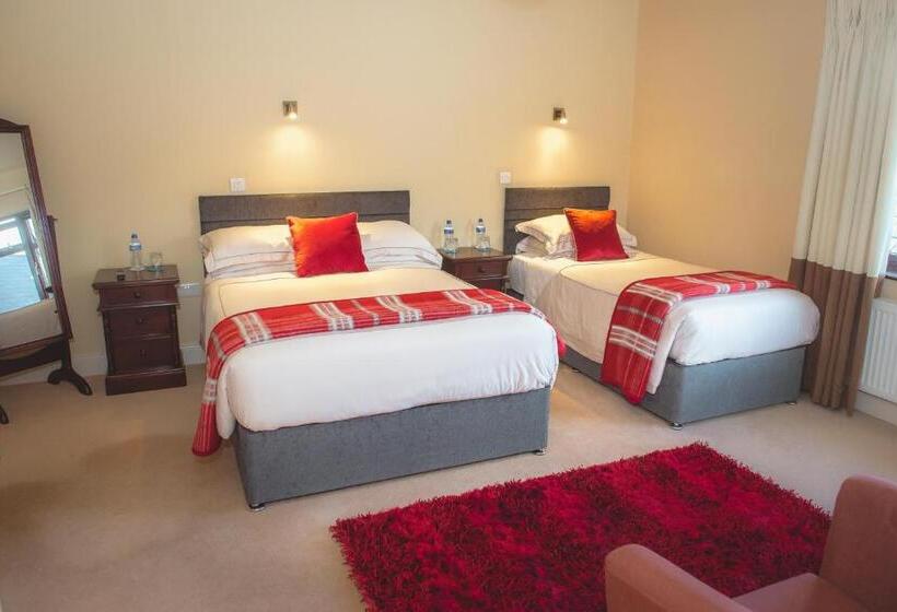 اتاق استاندارد سه نفره, Kayden House