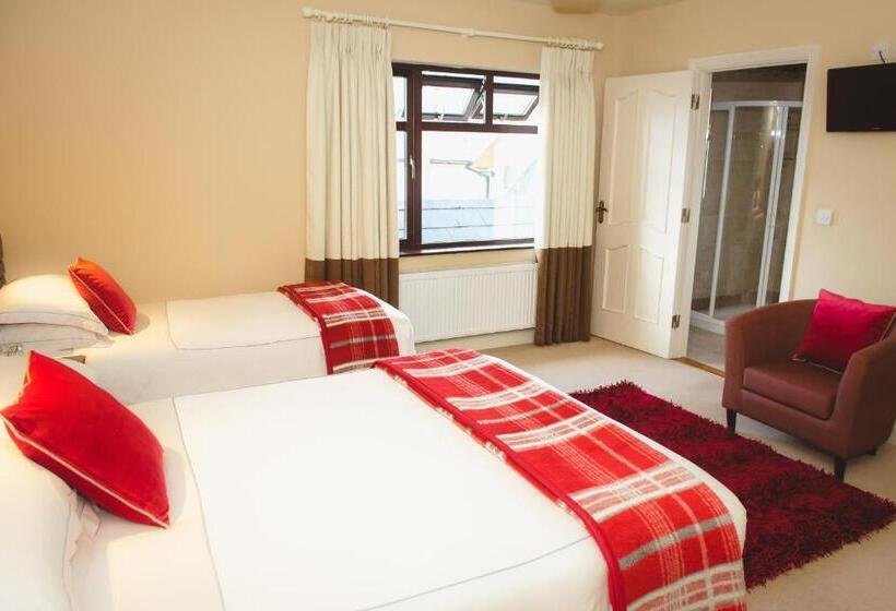 اتاق استاندارد سه نفره, Kayden House