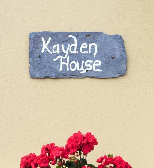 اتاق استاندارد سه نفره, Kayden House