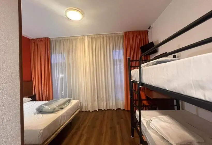 اتاق خانوادگی, Loop Inn Hostel Santiago De Compostela
