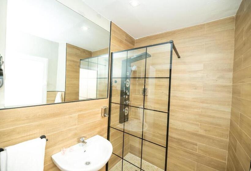 Habitació Triple Estàndard, Monasterio Granada  Adults Only