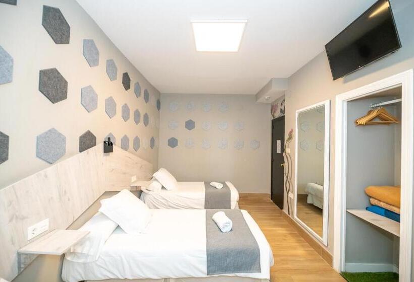 Habitació Triple Estàndard, Monasterio Granada  Adults Only