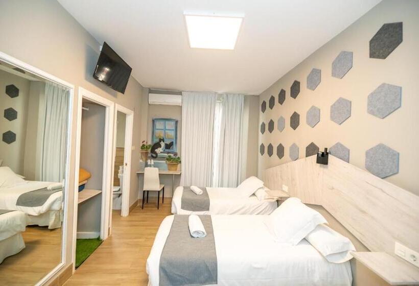 Habitació Triple Estàndard, Monasterio Granada  Adults Only