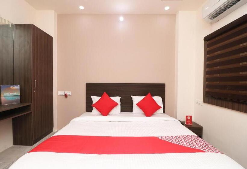 トリプルクラシックルーム, Oyo 28091 Royal Palace